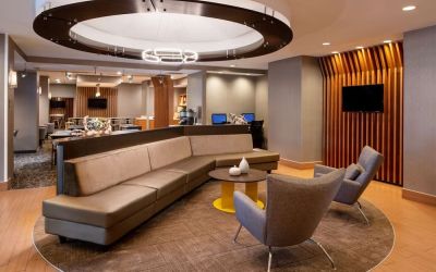 Lobby seating at Sonesta Select Nashville Airport Suites.