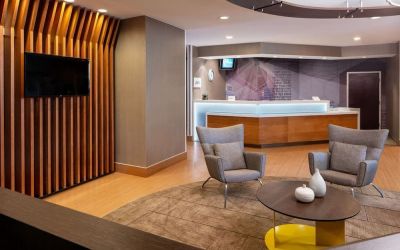 Lobby seating at Sonesta Select Nashville Airport Suites.