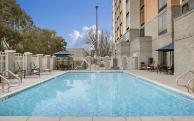 Outdoor pool at Hyatt Place Fremont/Silicon Valley.