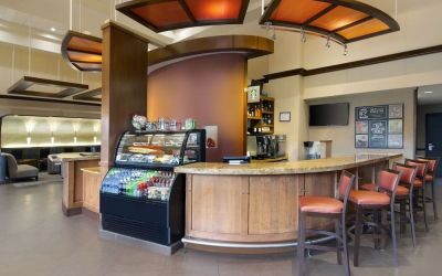 Hotel bar at Hyatt Place Fremont/Silicon Valley.