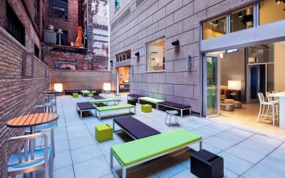 Terrace with natural light perfect for coworking at Aloft Manhattan Downtown - Financial District.