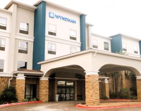 Hotel exterior at Wyndham Lake Charles.