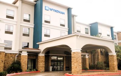 Hotel exterior at Wyndham Lake Charles.