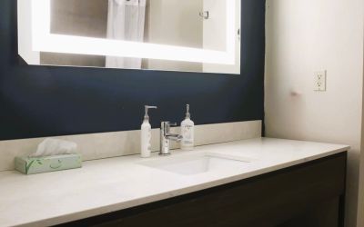 Guest bathroom at Wyndham Lake Charles.