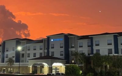 Hotel exterior at Wyndham Lake Charles.