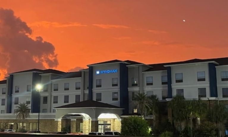 Hotel exterior at Wyndham Lake Charles.
