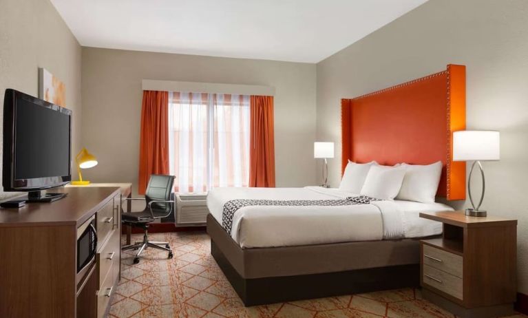 Day use room at La Quinta Inn & Suites By Wyndham Lackawanna.