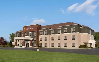 Hotel exterior at La Quinta Inn & Suites By Wyndham Lackawanna.