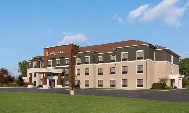 Hotel exterior at La Quinta Inn & Suites By Wyndham Lackawanna.