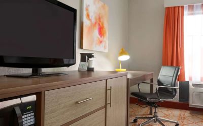 Day use room at La Quinta Inn & Suites By Wyndham Lackawanna.