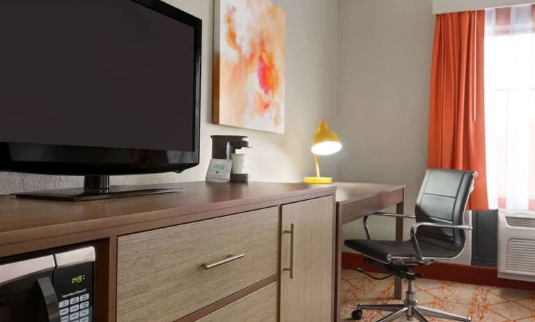 Day use room at La Quinta Inn & Suites By Wyndham Lackawanna.