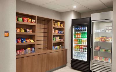 Snack bar at La Quinta Inn & Suites By Wyndham Lackawanna.