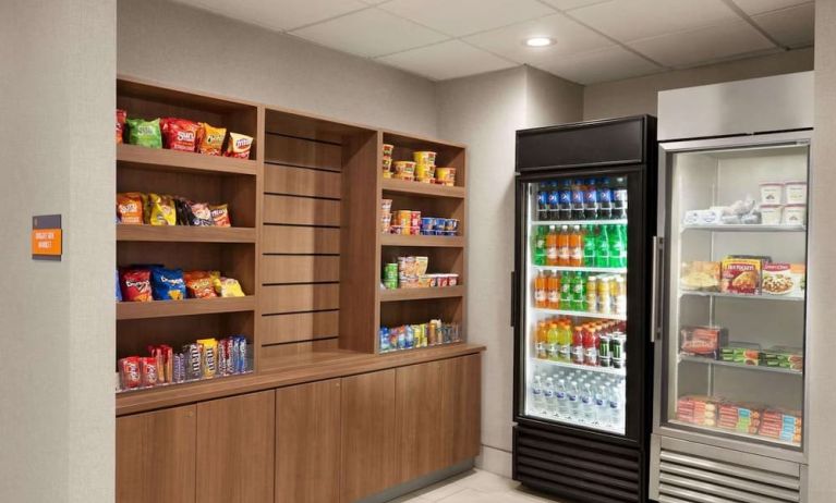 Snack bar at La Quinta Inn & Suites By Wyndham Lackawanna.