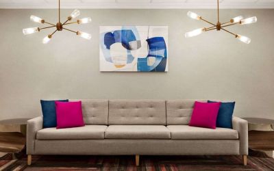 Lobby seating at La Quinta Inn & Suites By Wyndham Lackawanna.