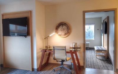 Work space at Radisson Hotel Atlanta Airport.