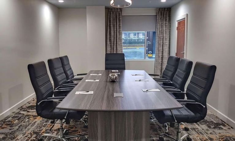 Meeting room at Radisson Hotel Atlanta Airport.