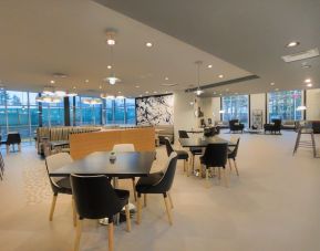 Dining area at Radisson Hotel Atlanta Airport.