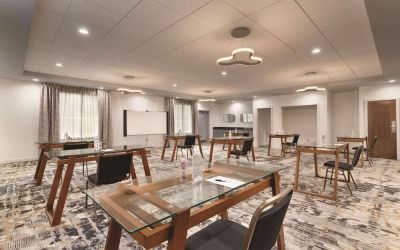 Meeting room at Radisson Hotel Atlanta Airport.