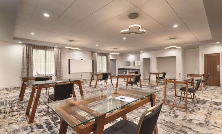 Meeting room at Radisson Hotel Atlanta Airport.