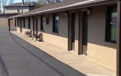 Property exterior at Stadium View Inn.