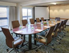 Hotel Holiday Inn Burlington Hotel And Conference Centre image