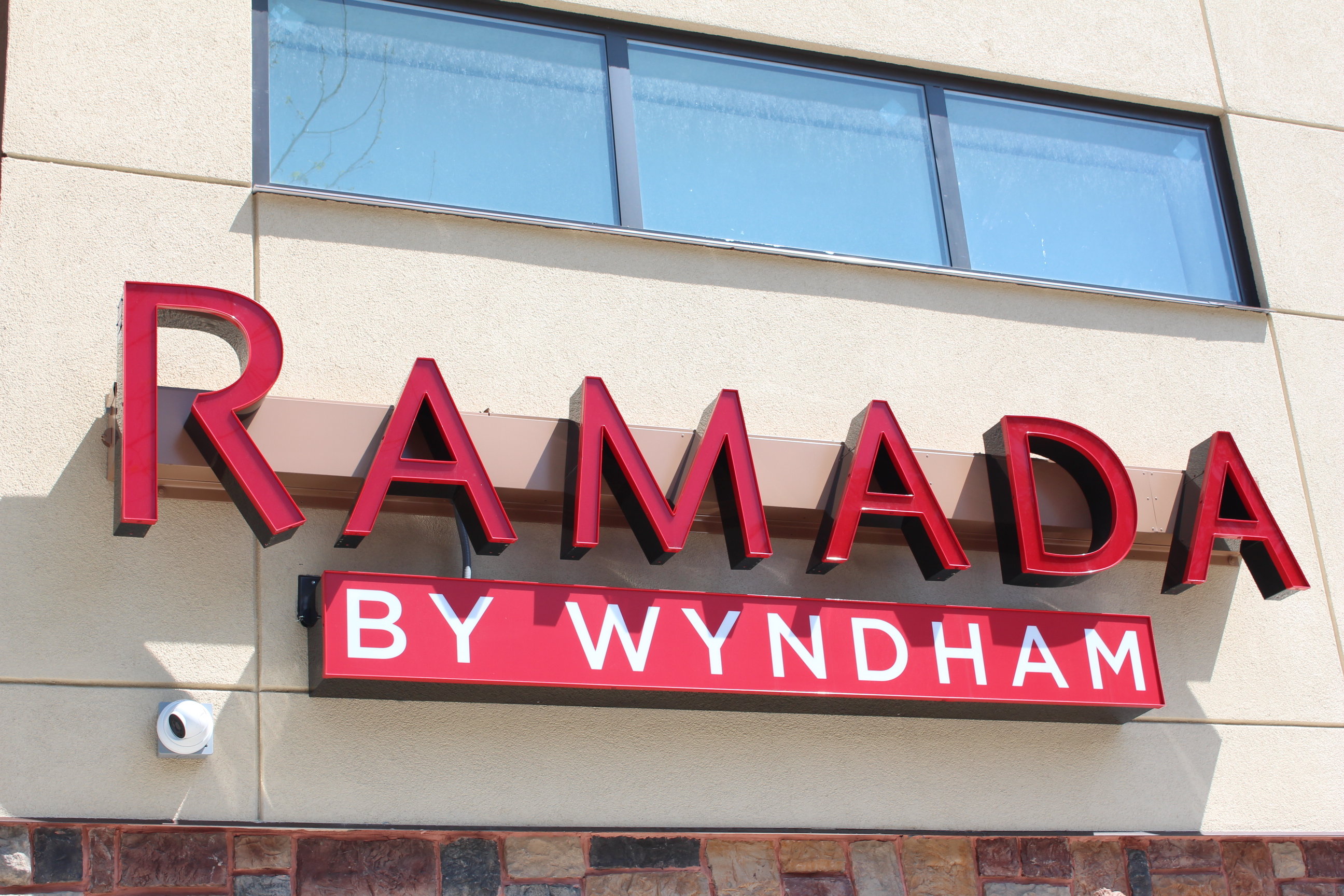 Ramada By Wyndham Bronx Terminal, Bronx - Book Day Rooms | HotelsByDay