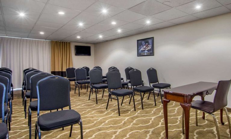 Meeting room at Comfort Inn Sandy Springs - Perimeter.