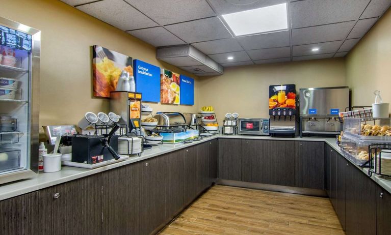 Breakfast area at Comfort Inn Sandy Springs - Perimeter.