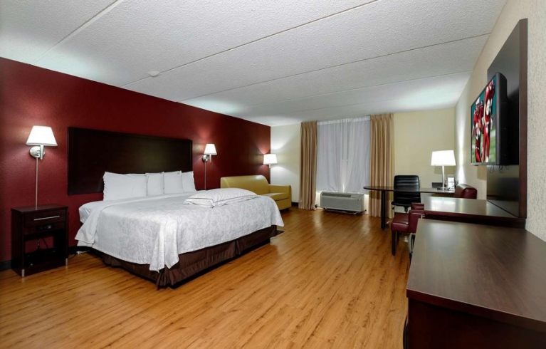 Red Roof PLUS+ & Suites Atlanta-Cumberland/Vinings, Smyrna