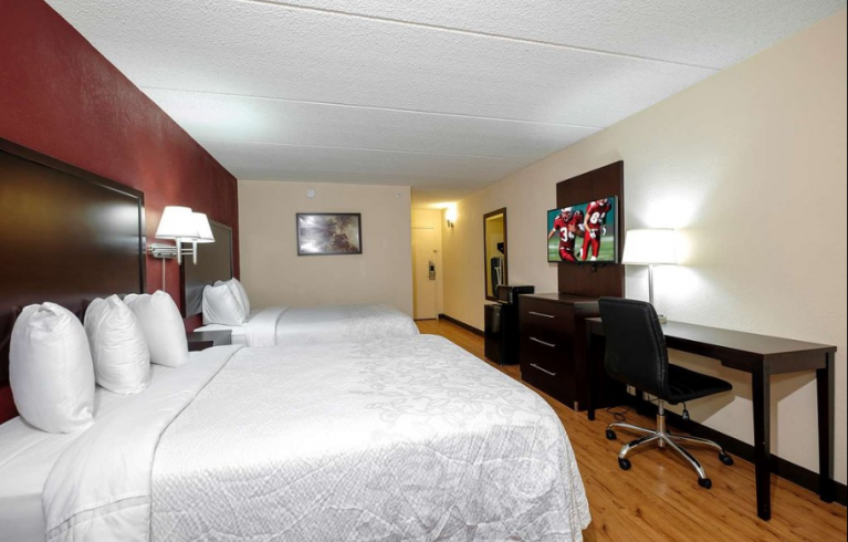 Red Roof PLUS+ & Suites Atlanta-Cumberland/Vinings, Smyrna