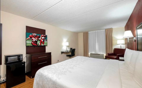Hotel Red Roof PLUS+ & Suites Atlanta-Cumberland/Vinings image