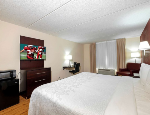 Hotel Red Roof PLUS+ & Suites Atlanta-Cumberland/Vinings image