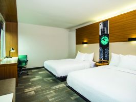 Hotel La Quinta Inn & Suites Winchester image