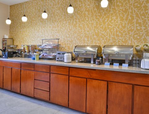 Hotel SureStay Plus Hotel By Best Western Ottumwa image