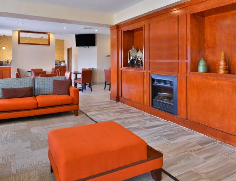 Hotel SureStay Plus Hotel By Best Western Ottumwa image