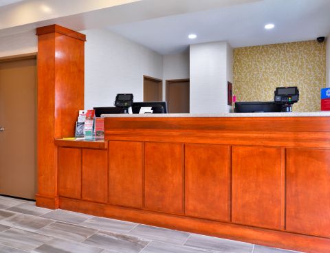 Hotel SureStay Plus Hotel By Best Western Ottumwa image