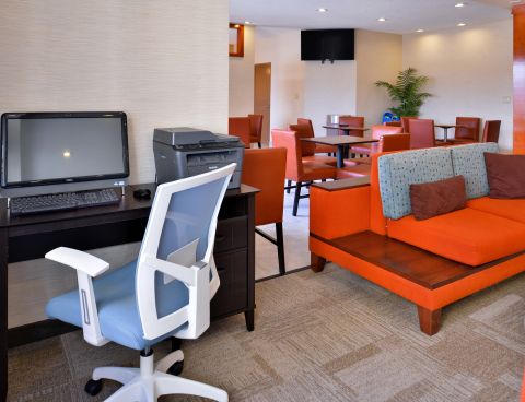 Hotel SureStay Plus Hotel By Best Western Ottumwa image