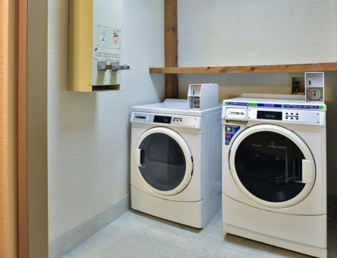 Hotel SureStay Plus Hotel By Best Western Ottumwa image