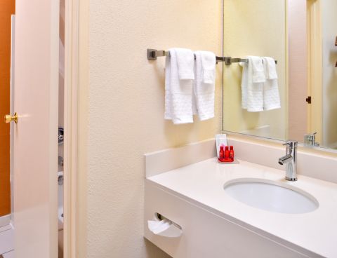 Hotel SureStay Plus Hotel By Best Western Ottumwa image