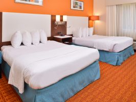 Hotel SureStay Plus Hotel By Best Western Ottumwa image
