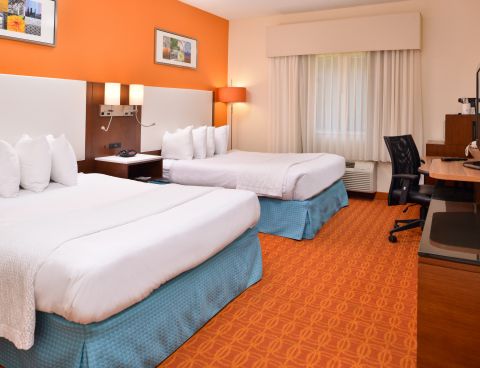 Hotel SureStay Plus Hotel By Best Western Ottumwa image
