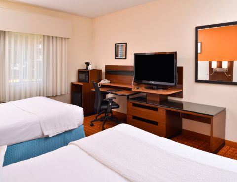 Hotel SureStay Plus Hotel By Best Western Ottumwa image