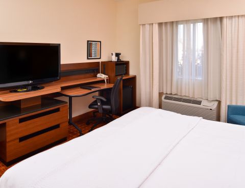 Hotel SureStay Plus Hotel By Best Western Ottumwa image
