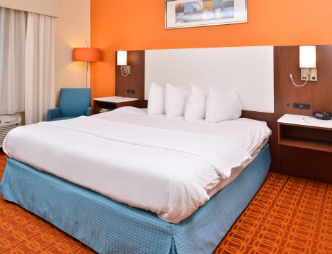 Hotel SureStay Plus Hotel By Best Western Ottumwa image