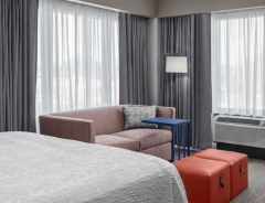 Hotel Hampton Inn Boston Woburn image