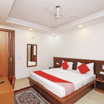 Hotel OYO 45652 Grand Oyster Homestay image