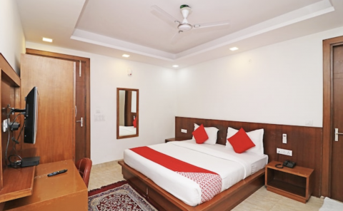 Hotel OYO 45652 Grand Oyster Homestay image