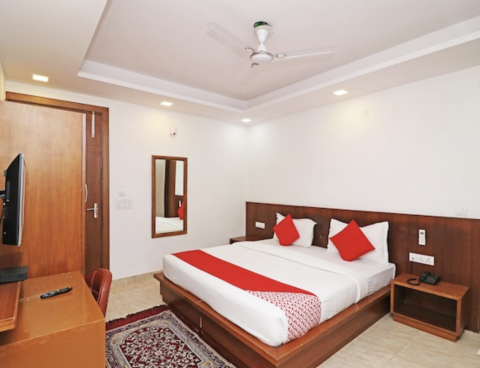 Hotel OYO 45652 Grand Oyster Homestay image