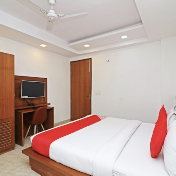 Hotel OYO 45652 Grand Oyster Homestay image