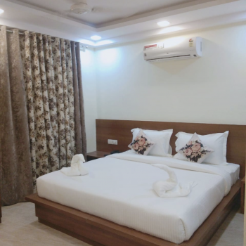 Hotel OYO 45652 Grand Oyster Homestay image